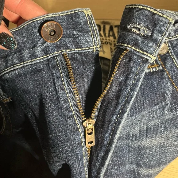 Ariat Men's Darkwash Lowrise M4 Jeans *LIKE NEW* - Picture 11 of 16